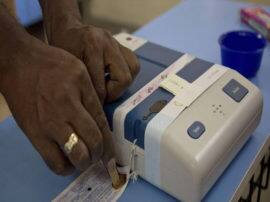 Loksabha Election 2019 Re Polling in Agra आगरा के बूथ संख्‍या 466 पर दोबार हुई वोटिंग, 52.35 फीसदी रहा मतदान