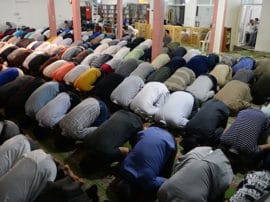 शुरु हुआ रमजान का पाक महीना, माह-ए-मुबारक की बिखर गईं रौनक Month of ramzan begin today शुरु हुआ रमजान का पाक महीना, माह-ए-मुबारक की बिखर गईं रौनक