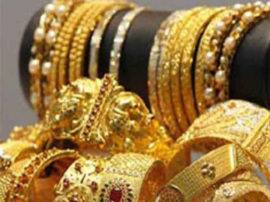 अक्षय तृतीया पर बाजारों में रौनक, सोने-चांदी खरीदने की लगी होड़ Crowd in jwellers shop on akshay tritiya अक्षय तृतीया पर बाजारों में रौनक, सोने-चांदी खरीदने की लगी होड़