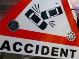 car accident near kanpur, 4 injured चालक को आ गई झपकी और खड़ी बस में जा घुसी कार, 4 गंभीर रूप से घायल