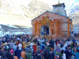 kedarnath temple opens for pilgrims on Thursday चारधाम यात्रा: भगवान केदारनाथ के खुले कपाट, भारी बर्फबारी के बावजूद लगा भक्तों का तांता
