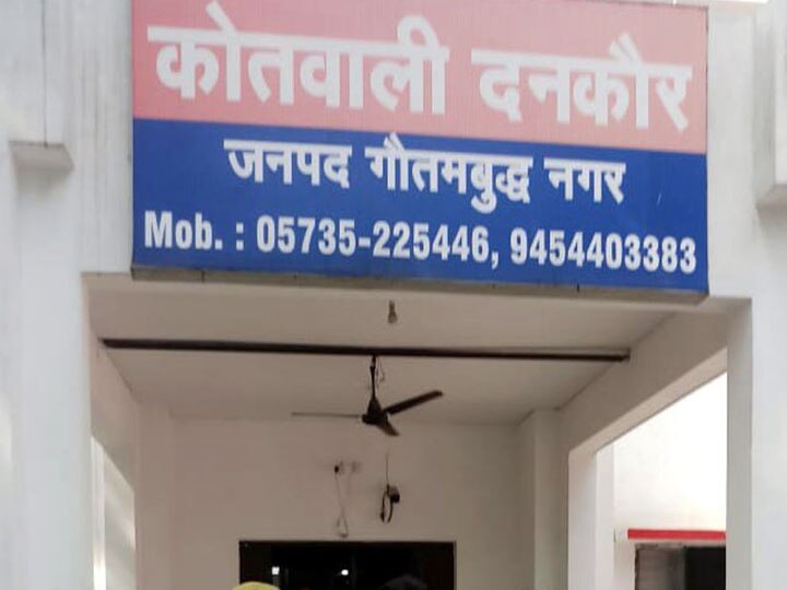 ग्रेटर नोएडा: शराबी बेटे ने देसी तमंचे से बाप पर की फायरिंग, बाद में खुद को मारी गोली son shot father in greater noida