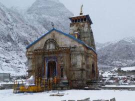 उत्तराखंड में बदला मौसम का मिजाज, केदारनाथ में हुई बर्फबारी, ठंड ने बढ़ाई यात्रियों की परेशानी weather change in uttarakhand and snowfall in kedarnath उत्तराखंड में बदला मौसम का मिजाज, केदारनाथ में हुई बर्फबारी, ठंड ने बढ़ाई यात्रियों की परेशानी