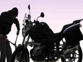 Police busted vehicle thieves gang in etawah, four arrested इटावा पुलिस को मिली बड़ी कामयाबी, चार वाहन चोर गिरफ्तार, 30 बाइक बरामद