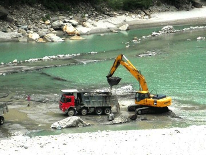 हरिद्वार में खनन माफिया का बोलबाला, नदी का सीन चीर कर रहे हैं मोटी कमाई Illegal mining in haridwar