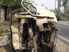 बारात से लौट रही टाटा मैजिक को ट्रक ने मारी टक्कर, चार की मौत, छह घायल