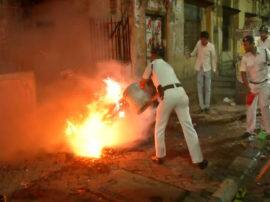 बंगाल में बवाल, अमित शाह के रोड शो के दौरान हिंसा,भाजपा-टीएमसी कार्यकर्ता भिड़े Violence in west bengal during road show of Amit shah बंगाल में बवाल, अमित शाह के रोड शो के दौरान हिंसा,भाजपा-टीएमसी कार्यकर्ता भिड़े