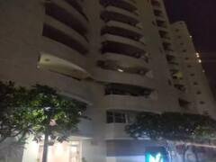 14वीं मंजिल की बालकनी से गिरकर घरेलू सहायिका की मौत, परिजन बोले- गला दबाकर की गई हत्या 