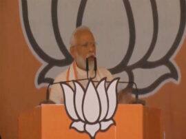 ममता-माया पर पीएम मोदी का प्रहार, कहा- दीदी मुझे देश का प्रधानमंत्री नहीं मानती Loksabha election 2019 Pm modi target mamata banerjee and mayawati during mau rally ममता-माया पर पीएम मोदी का प्रहार, कहा- दीदी मुझे देश का प्रधानमंत्री नहीं मानती