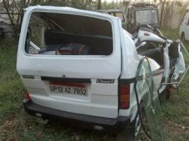 ओवरटेक करने के चक्कर में ट्रक के पीछे घुसी कार, भीषण सड़क हादसे में 3 दोस्तों की मौत, 4 घायल three died and four injured in bulandshahr road accident ओवरटेक करने के चक्कर में ट्रक के पीछे घुसी कार, भीषण सड़क हादसे में 3 दोस्तों की मौत, 4 घायल