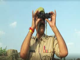 Police officers are protecting ken river water in banda facing Drinking water crisis बांदा में दूरबीन लेकर केन नदी की सुरक्षा में तैनात पुलिसकर्मी, जानिए क्यों?