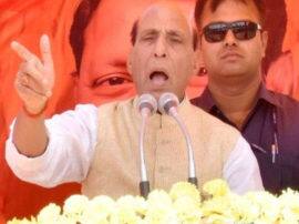 Loksabha Election 2019 rajnath singh attack on congress over his stand on anti national law महराजगंज में विपक्ष पर बरसे राजनाथ सिंह, बोले- कश्मीर तक सिमटकर रह गया है आतंकवाद