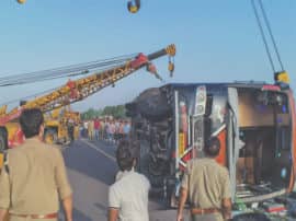 आगरा-लखनऊ एक्सप्रेस वे पर भीषण सड़क हादसा, पांच लोगों की मौत five dead after collision between tractor trolley and bus आगरा-लखनऊ एक्सप्रेस वे पर भीषण सड़क हादसा, पांच लोगों की मौत