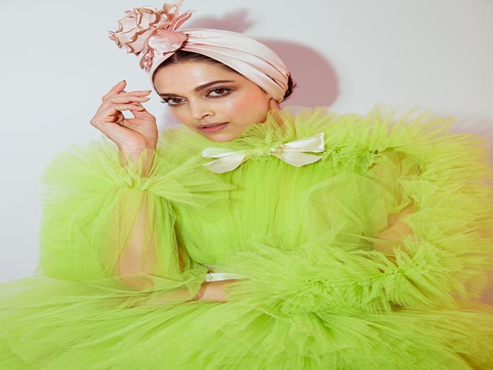 कान्स के दूसरे दिन दिखी दीपिका पादुकोण इस लुक में, देखें तस्वीरें