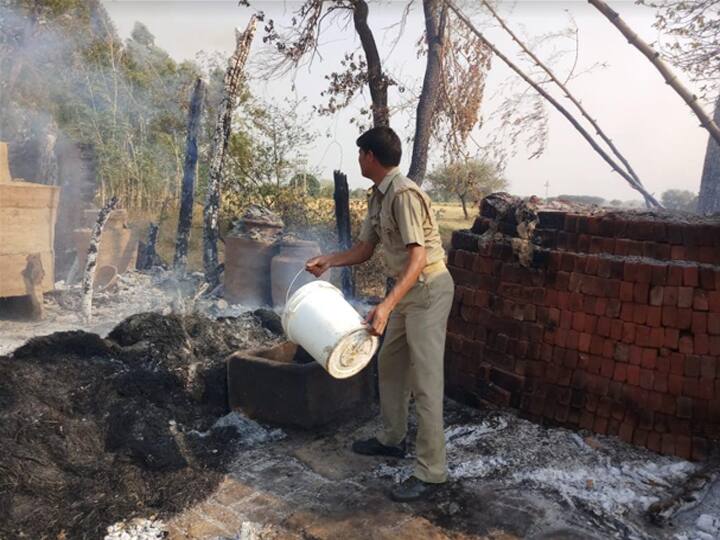 भीषण अग्निकांड: बलरामपुर में आग की आकोश में समाए 17 घर; तस्वीरों में देखें आग का तांडव