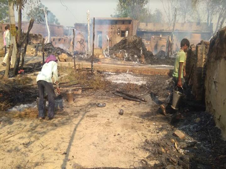 भीषण अग्निकांड: बलरामपुर में आग की आकोश में समाए 17 घर; तस्वीरों में देखें आग का तांडव