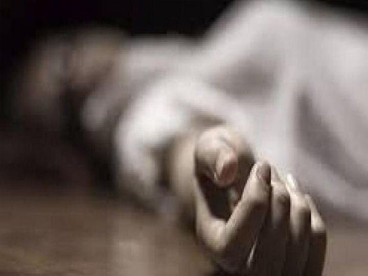 गांव के बाहर मिला किशोरी का शव, परिजन बोले- वीडियो वायरल करने की धमकी दे रहा था युवक young girl dead body found agra village