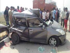 four people died in a road accident in baghpat district ईस्टर्न पेरिफेरल एक्सप्रेस-वे पर कैंटर से भिड़ी कार, मौके पर चार की मौत