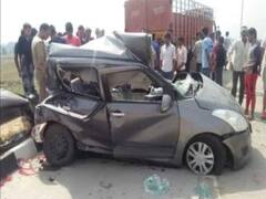 ईस्टर्न पेरिफेरल एक्सप्रेस-वे पर कैंटर से भिड़ी कार, मौके पर चार की मौत