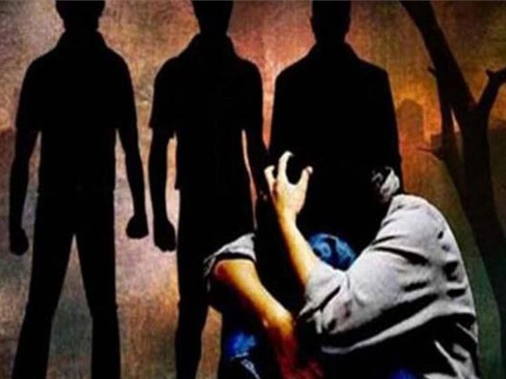हैवानियत! प्रेमी ने दोस्तों के साथ मिलकर किया सामूहिक दुष्कर्म, विरोध करने पर प्राइवेट पार्ट पर मारे डंडे Gang rape With young girl in Bareilly
