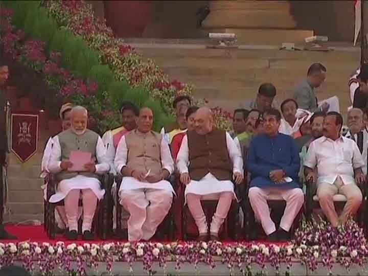 साहेब' की सरकार LIVE: लगातार दूसरी बार प्रधानमंत्री बने नरेंद्र मोदी, शाह को मिली कैबिनेट में जगह