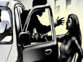 crime against women in lucknow ऑफ‍िस से लौट रही युवती को बदमाशों ने कार में खींचा, दुष्कर्म का विरोध करने पर लात-घूंसों से पीटा