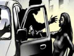 ऑफ‍िस से लौट रही युवती को बदमाशों ने कार में खींचा, दुष्कर्म का विरोध करने पर लात-घूंसों से पीटा