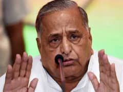 चुनाव में करारी हार से नाराज मुलायम ने सैफई में बुलाई बैठक, शिवपाल की वापसी पर फैसला संभव