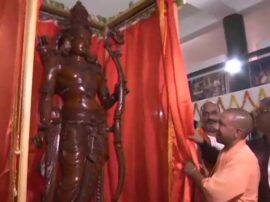 सीएम योगी ने किया भगवान श्री राम की प्रतिमा का अनावरण, जानें- कितनी ऊंची है मूर्ती up cm yogi adityanath will go ayodhya to unveil statue of lord shriram सीएम योगी ने किया भगवान श्री राम की प्रतिमा का अनावरण, जानें- कितनी ऊंची है मूर्ती