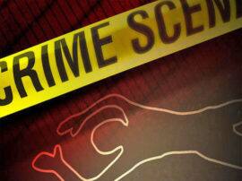 husband killed wife in minor dispute मामूली झगड़े के बाद रात को सोते हुए कुल्हाड़ी से काट दिया पत्नी का गला, आरोपी फरार