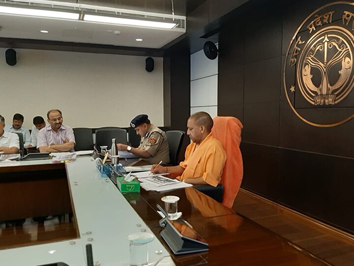 महिलाओं के खिलाफ अपराध पर सख्त योगी, अधिकारियों को किया तलब cm yogi adityanath to take meeting on crime against women in state