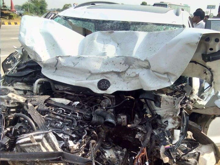 यमुना एक्सप्रेस-वे पर भीषण सड़क हादसा, चार की मौत, तीन की हालत नाजुक four dead in road accident on yamuna expressway