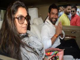 अभिनेत्री आम्रपाली के साथ सीएम योगी आदित्यनाथ से मिले भोजपुरी फिल्म स्टार दिनेश लाल यादव 'निरहुआ' bhojpuri film star dinesh lal nirahua meeting with cm yogi adityanath अभिनेत्री आम्रपाली के साथ सीएम योगी आदित्यनाथ से मिले भोजपुरी फिल्म स्टार दिनेश लाल यादव 'निरहुआ'