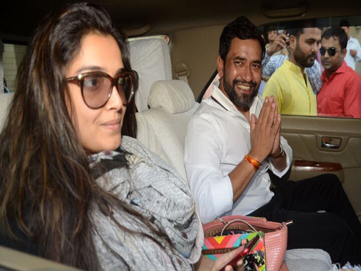 अभिनेत्री आम्रपाली के साथ सीएम योगी आदित्यनाथ से मिले भोजपुरी फिल्म स्टार दिनेश लाल यादव 'निरहुआ' bhojpuri film star dinesh lal nirahua meeting with cm yogi adityanath