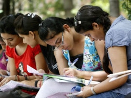 delhi university admission news DU Admission 2019: तीन लाख पहुंच सकती है आवेदकों की संख्या, 20 जून को आएगी पहली कट ऑफ
