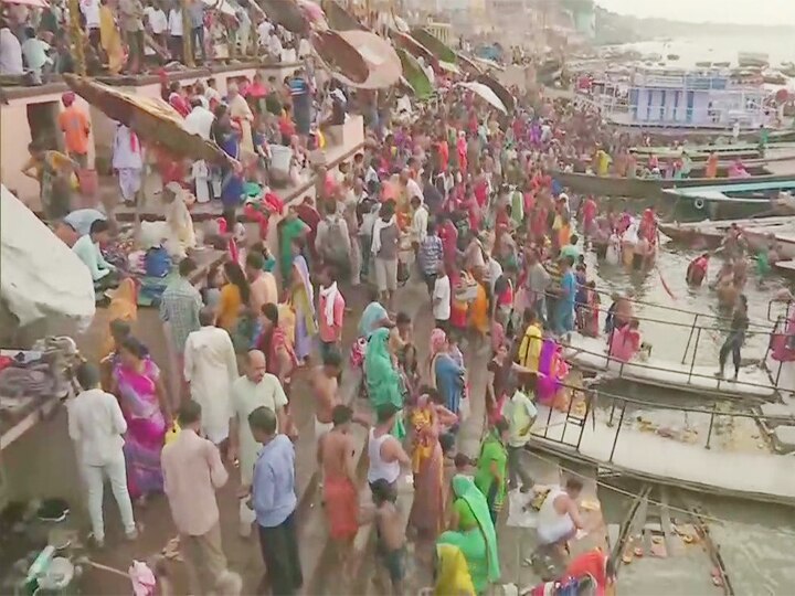 गंगा दशहरा आज, हरिद्वार व बनारस में श्रद्धालु लगा रहे हैं आस्था की डुबकी Devotees take holy dip in river Ganga on Ganga Dussehra today