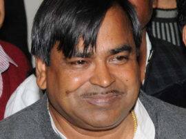 सपा के कद्दावर नेता गायत्री प्रजापति के घर CBI की छापेमारी, कम्प्यूटर सील, अहम कागजात बरामद cbi raids in former up Minister gayatri prajapati house सपा के कद्दावर नेता गायत्री प्रजापति के घर CBI की छापेमारी, कम्प्यूटर सील, अहम कागजात बरामद