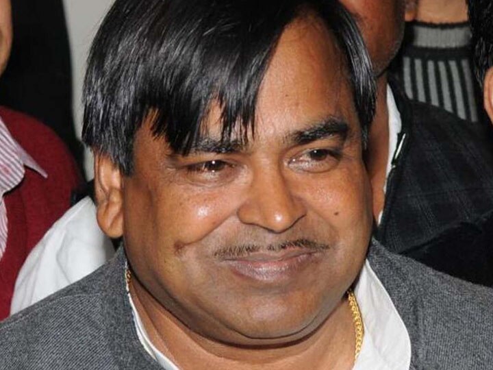 सपा के कद्दावर नेता गायत्री प्रजापति के घर CBI की छापेमारी, कम्प्यूटर सील, अहम कागजात बरामद cbi raids in former up Minister gayatri prajapati house