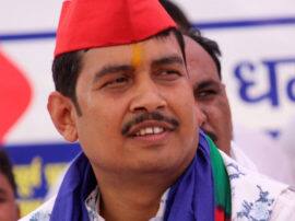 रेप का आरोपी बसपा सांसद अतुल राय फरार, घर के बाहर चस्पा किया गया कुर्की का नोटिस rape accused bsp mp atul rai news रेप का आरोपी बसपा सांसद अतुल राय फरार, घर के बाहर चस्पा किया गया कुर्की का नोटिस