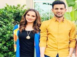 ICC World Cup Ind vs Pak match cricketer shoaib malik wife sania mirza in Manchester with son Izhaan Ind vs Pak मैच को लेकर जंग जैसे माहौल के बीच मैनचेस्टर पहुंचीं सानिया, बेटा इजहान भी साथ