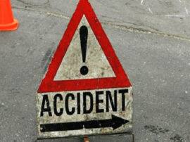 Overspeeding truck collided with tractor trolley in aligarh four died many injured अलीगढ़ में तेज रफ्तार ट्रक ने ली चार लोगों की जान, 19 घायल; दो की हालत गंभीर