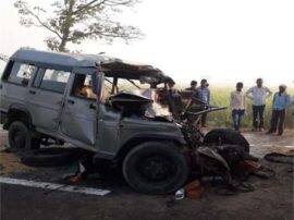 Road accident in sambhal, 8 died and dozen injured यूपी में दो अलग-अलग हादसों में गई 15 लोगों की जान, 50 से ज्यादा घायल
