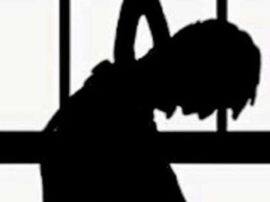 बाग में पेड़ से लटकता मिला अधेड़ का शव, पुलिस को आत्महत्या का शक 45 year old man suicide in amethi बाग में पेड़ से लटकता मिला अधेड़ का शव, पुलिस को आत्महत्या का शक