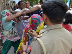 दो पक्षों के बीच में जमकर चले लाठी-डंडे, पुलिस ने किया बीच-बचाव तो हुआ ये हाल