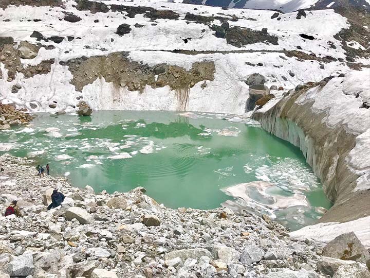 केदारघाटी का महासंकट: कहीं बड़े खतरे का संकेत तो नहीं है ग्लेशियर में दिखाई देने वाली ये झील, पढ़ें एबीपी गंगा की रिपोर्ट