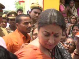 Smriti irani reach Amethi after winining election अमेठी में विकास की बयार बहाने को स्मृति ने खोला खजाना, दी करोड़ों की सौगात