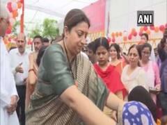 अमेठी: अन्नप्राशन और गोदभराई के कार्यक्रम में शामिल हुईं केंद्रीय मंत्री स्मृति ईरानी