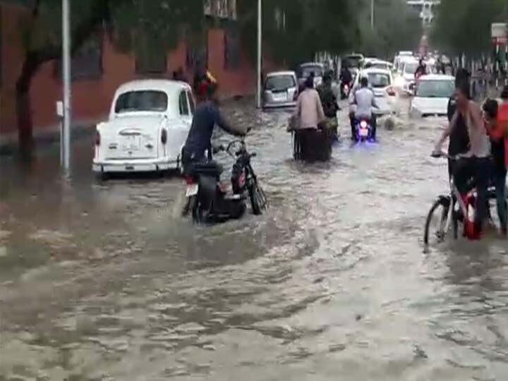 देखें तस्वीरें: पहली बारिश में टापू बन गया कानपुर, पानी पानी हुये स्मार्ट सिटी के दावे