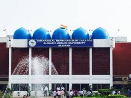 AMU के मेडिकल कॉलेज के डॉक्टरों की प्राइवेट प्रैक्टिस पर छिड़ा विवाद, पढ़ें पूरा मामला Notice filed against AMU Medical College doctors doing private practice during working hour AMU के मेडिकल कॉलेज के डॉक्टरों की प्राइवेट प्रैक्टिस पर छिड़ा विवाद, पढ़ें पूरा मामला