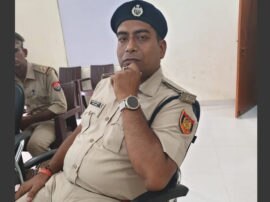 fake ips officer arrested in kanpur नीली बत्ती वाली कार में घूमकर पुलिसवालों पर रौब झाड़ता था फर्जी IPS, ऐसे धरा गया